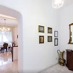 Caterina One O One - Embassy Apartment
